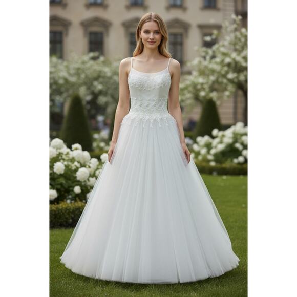 Oleg Cassini Tulle Wedding Dress Size 4 - Picture 1 of 9